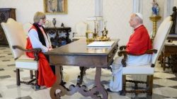 Påve Leo XIV med ärkebiskopen av Canterbury Sarah Mullally 