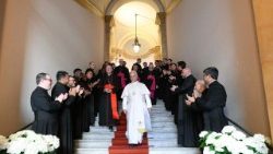 O Papa Leão XIV durante visita à comunidade da Pontifícia Academia Eclesiástica