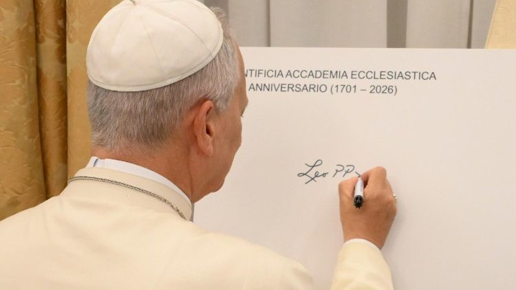 2026.04.27 Papa alitembelea Chuo cha Kipapa cha Kanisa kinachounda wanadiplomasia.