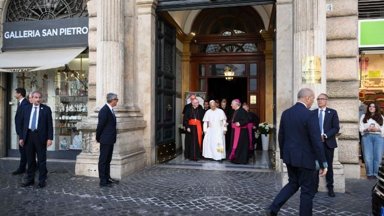 L'uscita su Piazza della Minerva
