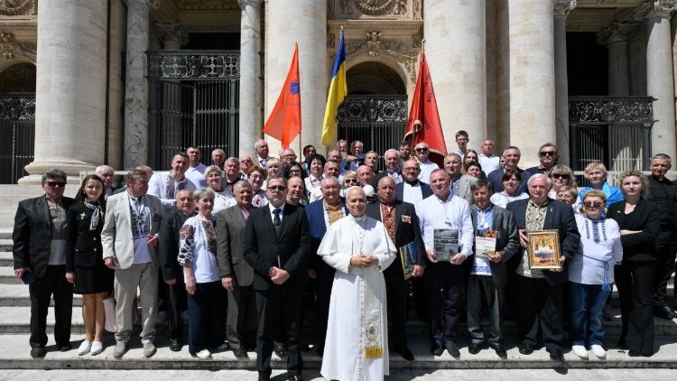 Il Papa con i partecipanti ucraini all'udienza