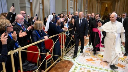 Papież do pracownik&oacute;w Episkopatu: służba, przynależność i misja