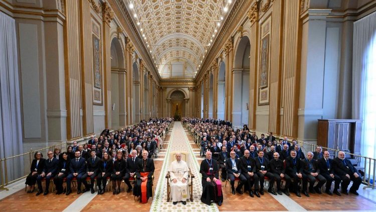 O Papa Le&atilde;o XIV na audi&ecirc;ncia aos funcion&aacute;rios da Confer&ecirc;ncia Episcopal Italiana