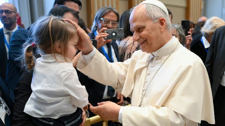 O Papa Le&atilde;o XIV na audi&ecirc;ncia aos funcion&aacute;rios da Confer&ecirc;ncia Episcopal Italiana