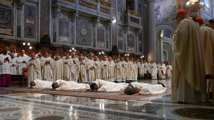 Messe d'ordination de quatre nouveaux évêques auxiliaires du diocèse de Rome, présidée par le Pape Léon XIV, samedi 2 mai 2025.