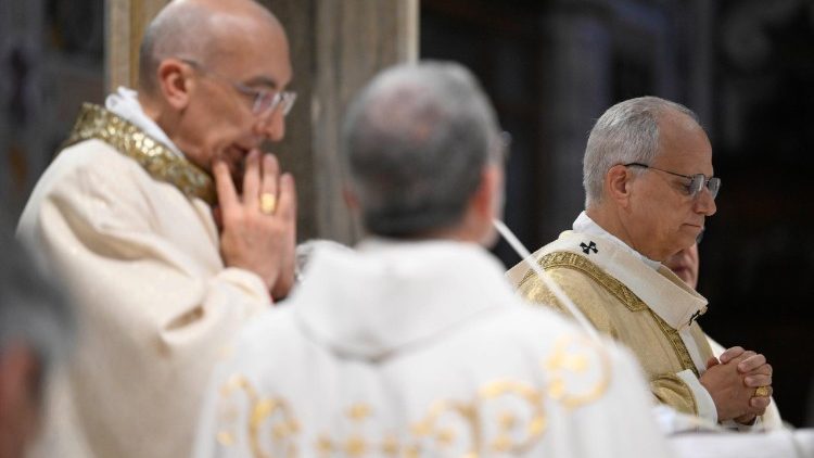 Papa Leo XIV wakati wa Misa na Kardinali Baldo Reina