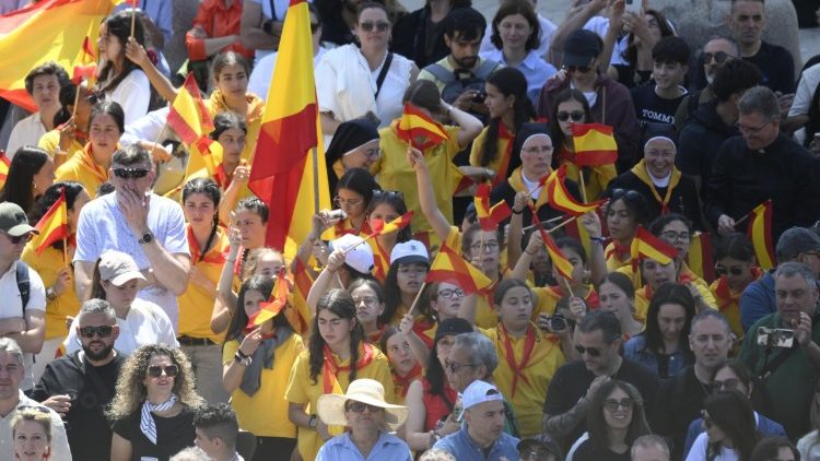 Mlad&iacute; poutn&iacute;ci na N&aacute;měst&iacute; sv. Petra v neděli 3. května 2026