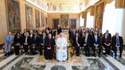 El Papa León con la delegacióm de la "Catholic Charities Network"