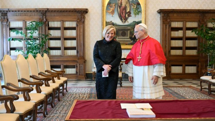 Il Papa riceve il presidente della Repubblica d'Islanda, Halla Tómasdóttir
