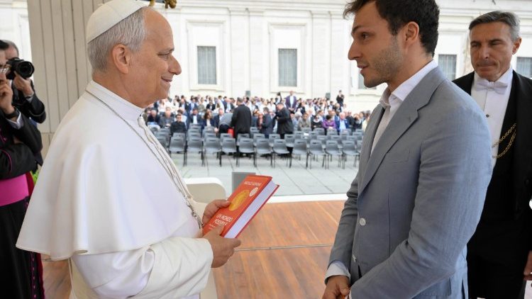 Il Papa con Nicol&ograve; Govoni, presidente e fondatore di “Still I rise”