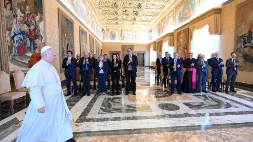 Il Papa alla LEV: leggere libri, “antidoto alla chiusura mentale”