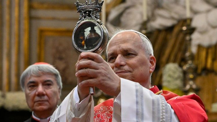 Pope Leo XIV holding up the reliquary with the blood of Saint Januarius
