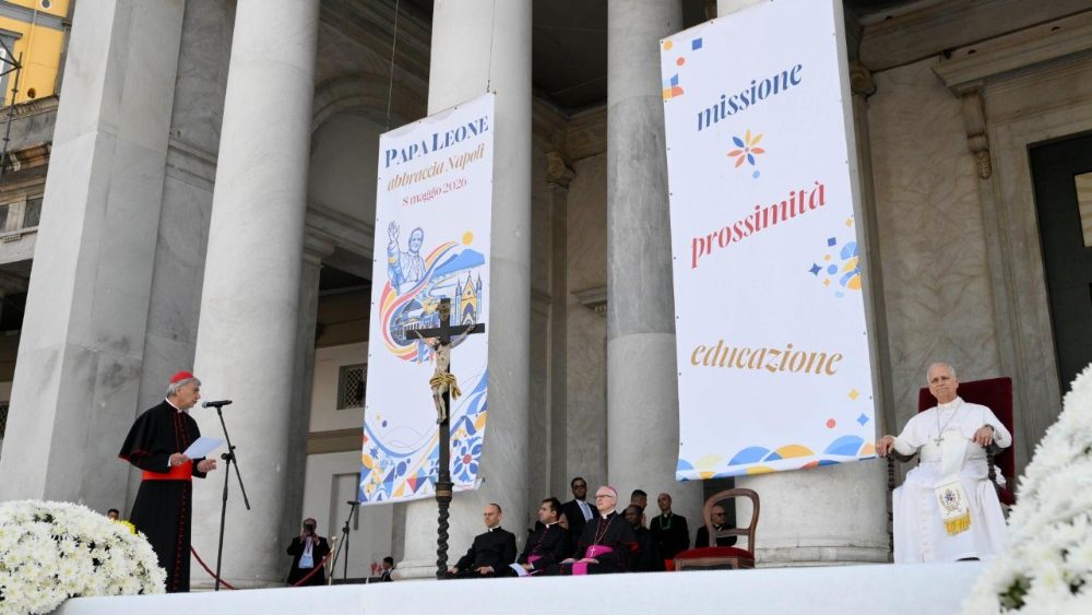 Lev XIV. v Neapoli, Piazza del Plebiscito, 8. 5. 2026
