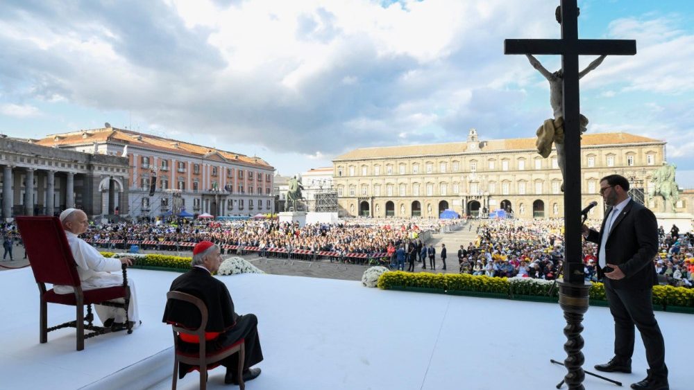 Lev XIV. v Neapoli, Piazza del Plebiscito, 8. 5. 2026