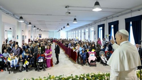 Papež &raquo;Templju dejavne ljubezni&laquo;: Hvala za vse, kar delate! Pogumno in z zaupanjem hodite naprej
