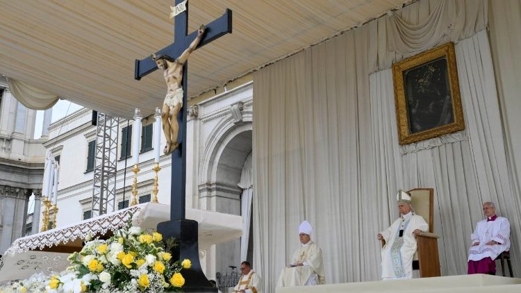 Um momento da celebra&ccedil;&atilde;o da Santa Missa