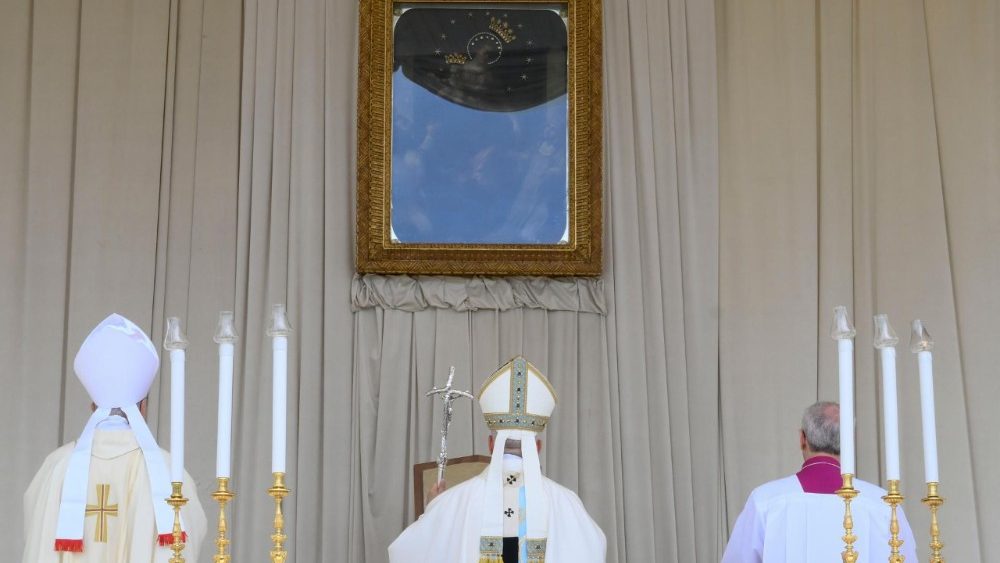 Eucharistie na náměstí Bartola Longa v Pompejích, 8. 5. 2026