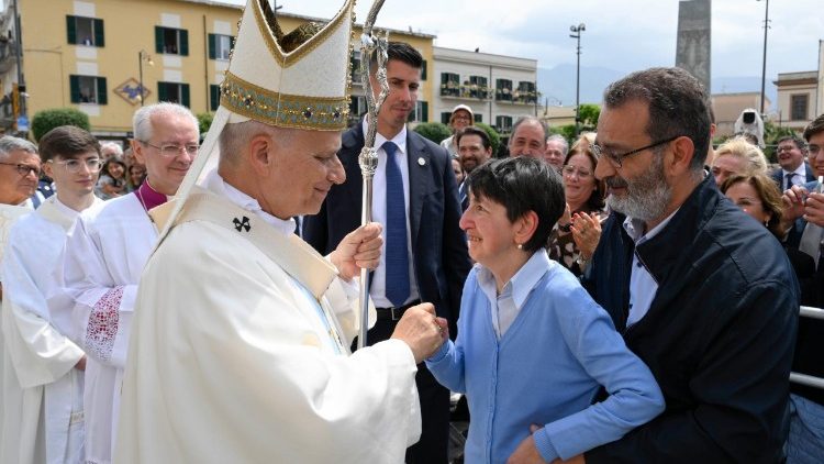 Ibada ya Misa takatifu kwenye Madhabahu ya Bikira Maria wa Pompei