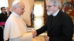 Papež Lev XIV. a Fr. Guy Consolmagno, SJ 