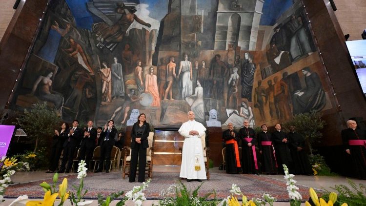 Il Papa con Antonella Polimeni, rettrice dell'universit&agrave;