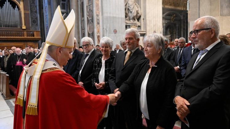 Papst Leo XIV. bei der Trauerfeier im Petersdom
