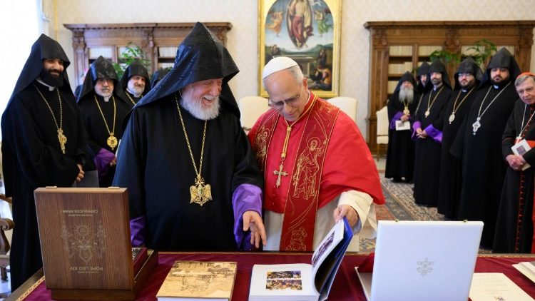 Il Papa con Aram I, Catholicos della Chiesa Apostolica Armena-Sede di Cilicia, durante l'udienza di luned&igrave; 18 maggio