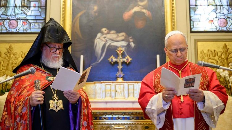 The Catholicos and the Pope praying together