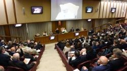 Il Papa in Aula Nuova del Sinodo