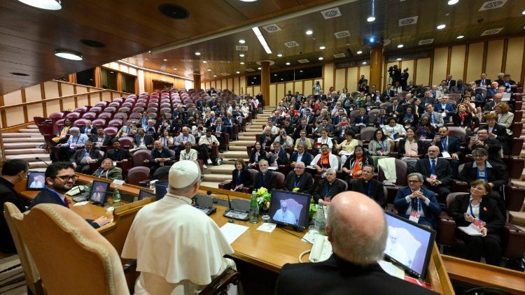 L'incontro del Papa con i moderatori delle aggregazioni laicali