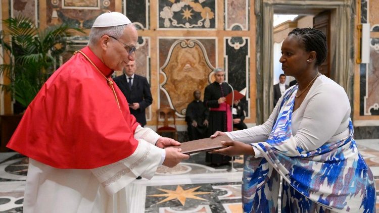 O Papa recebeu os novos embaixadores por ocasi&atilde;o da apresenta&ccedil;&atilde;o das cartas credenciais