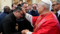 Setkání s věřícími, duchovenstvem a postiženými rodinami v katedrále Nanebevzetí P. Marie  (Acerra)