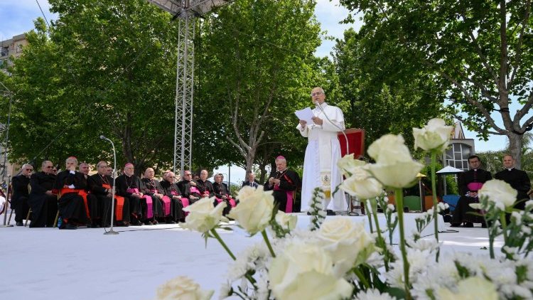 Papa Leone XIV parla in piazza Calipari ad Acerra