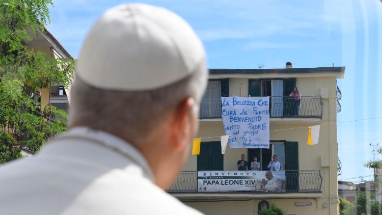 Leone XIV tra le strade di Acerra