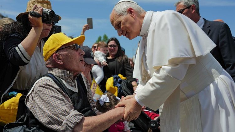 O Papa Le&atilde;o XIV durante a visita pastoral a Acerra