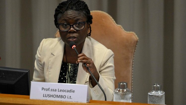L'intervention de Leocadie Lushombo.