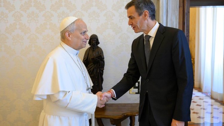 Leone XIV con Pedro Sanchez Perez-Castejon, presidente del Governo di Spagna