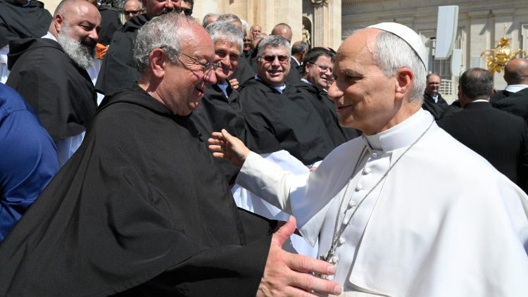Il Papa con padre Bernie Scianna