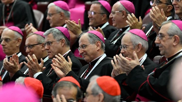 Vescovi e cardinali italiani nell'Aula del Sinodo