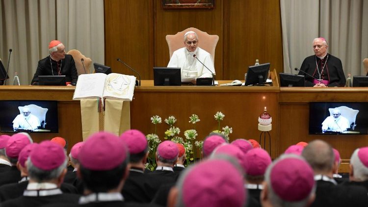 Il Papa con i partecipanti alla 82.ma Assemblea Plenaria della Cei