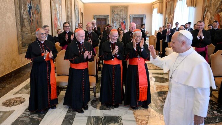 Il Papa saluta i partecipanti alla plenaria del Dicastero per l'Evagelizzazione