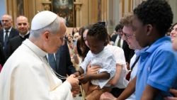 Papst Leo bei der Begegnung mit der Gemeinschaft von Villa Nazareth