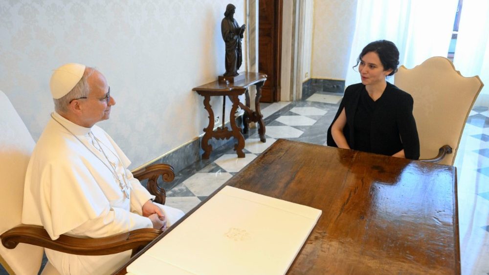 La Leon al XIV-lea, președinta Comunității din Madrid, în Spania, Isabel Díaz Ayuso.