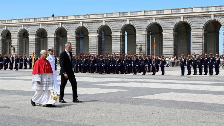 Zdvořilostn&iacute; n&aacute;vštěva v kr&aacute;lovsk&eacute;m pal&aacute;ci