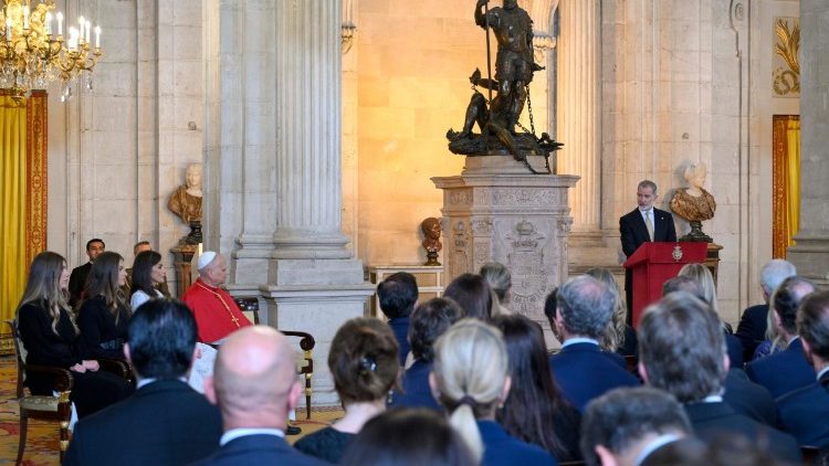 Uno scatto durante il pronunciamento del discorso da parte di re Felipe VI