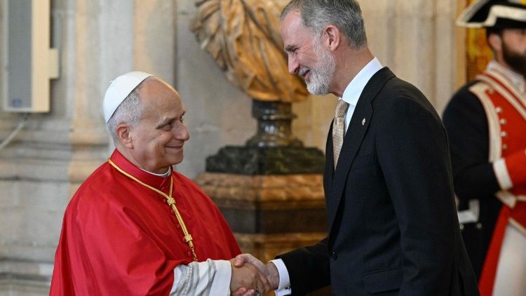 Il cordiale saluto tra Leone XIV e il sovrano spagnolo