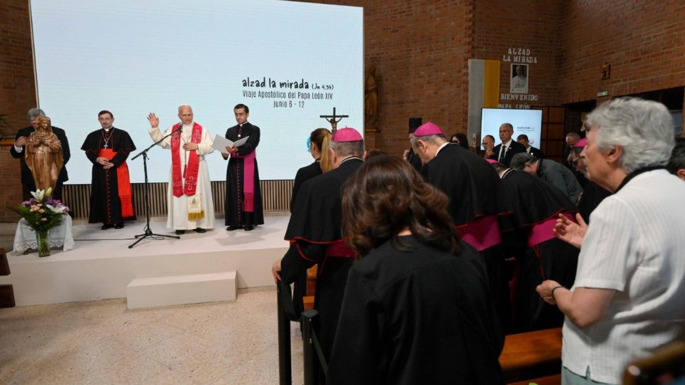 Papa Leon al XIV-lea la centrul de caritate ”CEDIA 24 HORAS”, un proiect al asociației Caritas Madrid