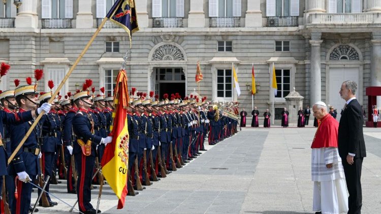L'onore alle bandiere