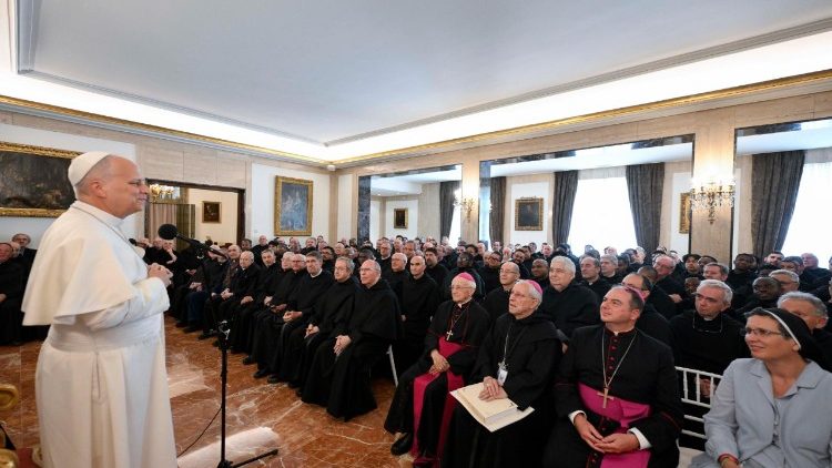 Le Pape avec des membres de son ordre ce dimanche 7 juin à Madrid.