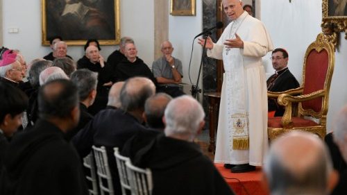 Papež se setkal se členy augustini&aacute;nsk&eacute; řeholn&iacute; rodiny