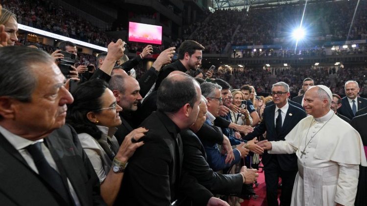 L'arrivo del Papa al Movistar Arena